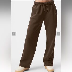 ALO Yoga Accolade Straight Leg Sweatpant